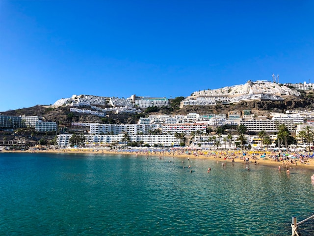 Boulevard en duinen bij Maspalomas