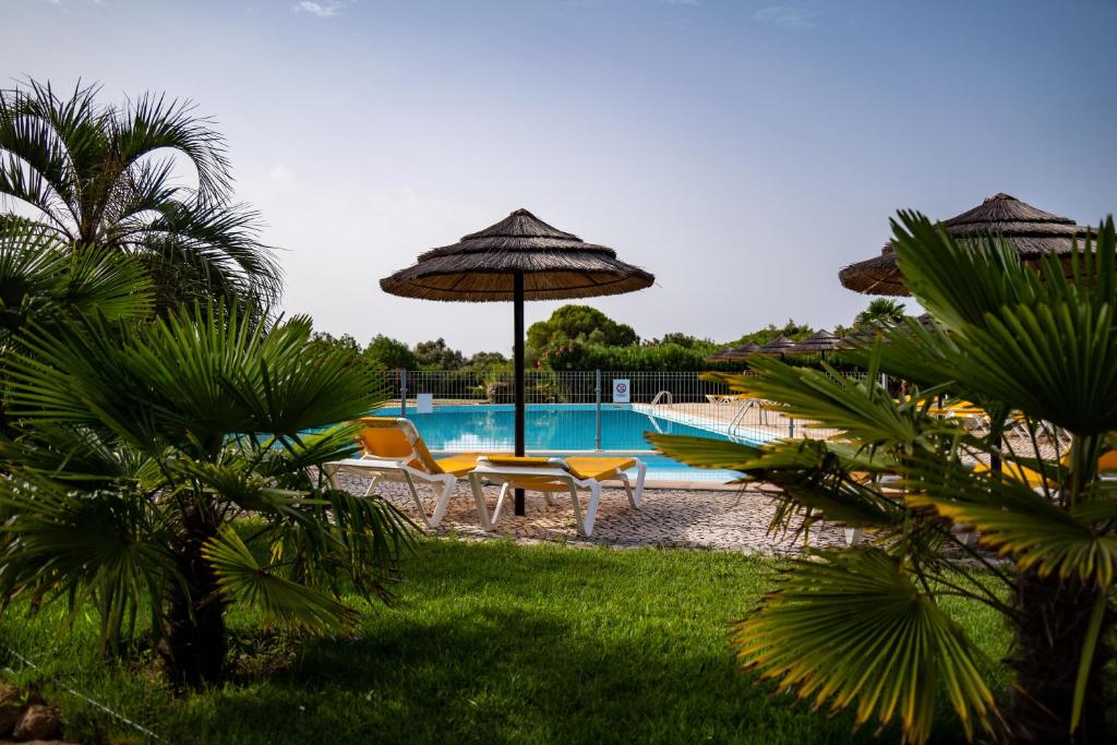 Luzmar Villas &ndash; zwembad en tuin