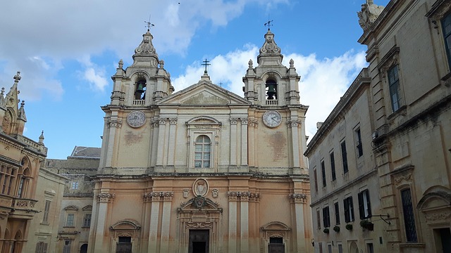 Ramla Bay met roodgoud zand
