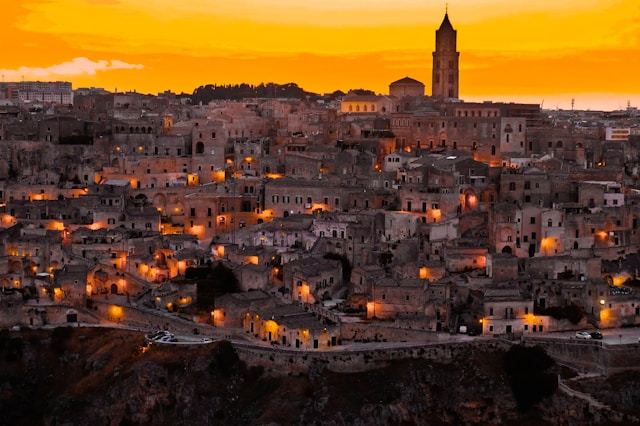 Matera bij avond