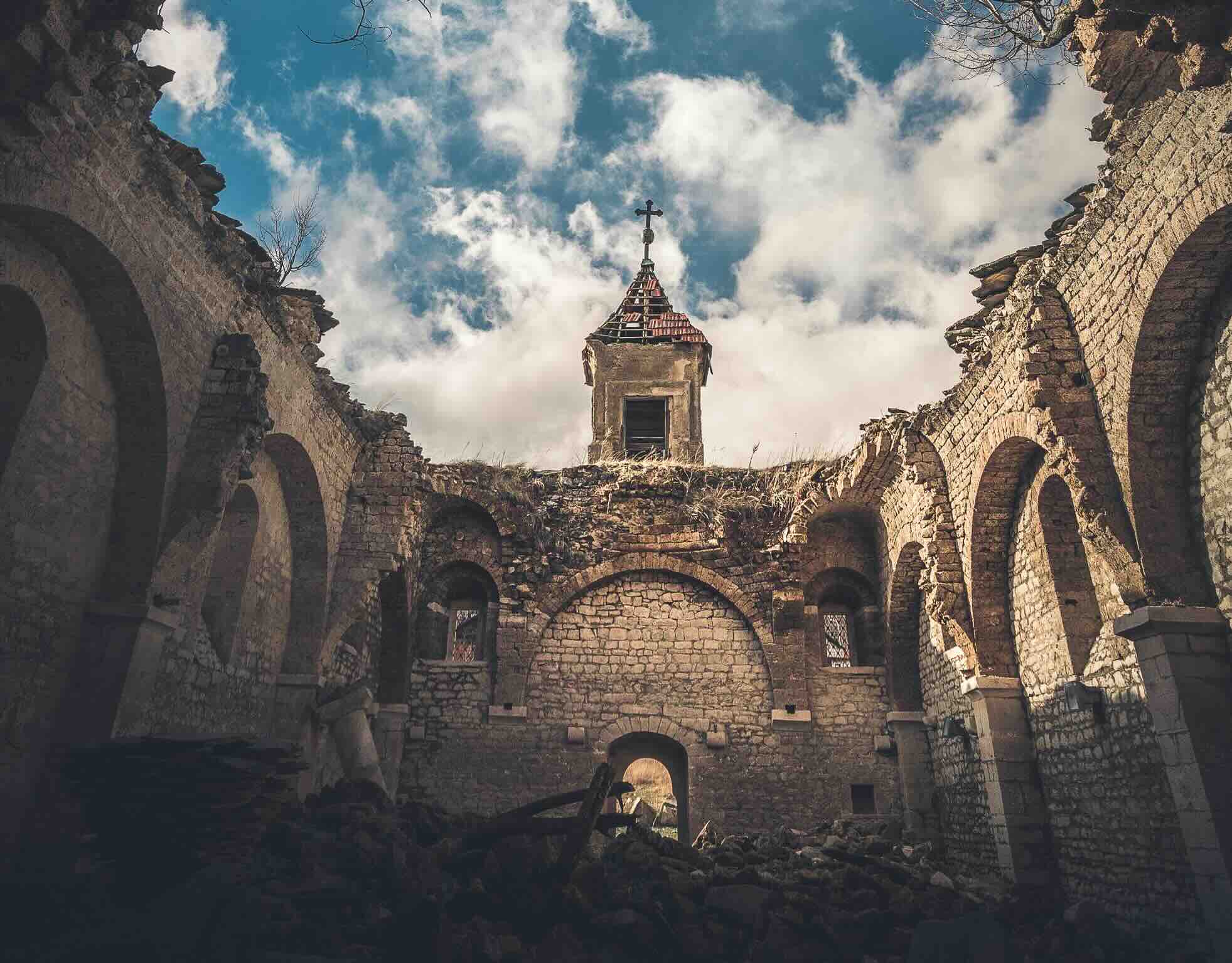 Mavrovo-meer en bossen