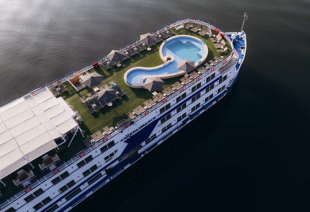 Zonnedek van het cruiseschip