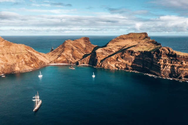 Ponta de S&atilde;o Louren&ccedil;o met kale rotsen en oceaan