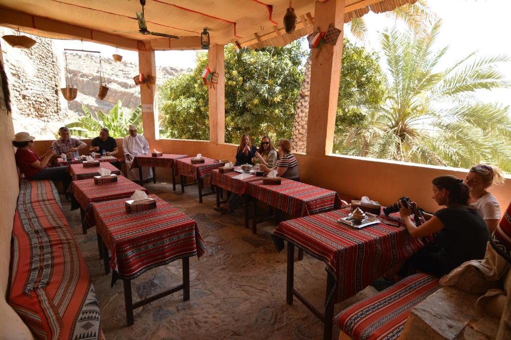 Traditionele maaltijd bij Misfah Old House
