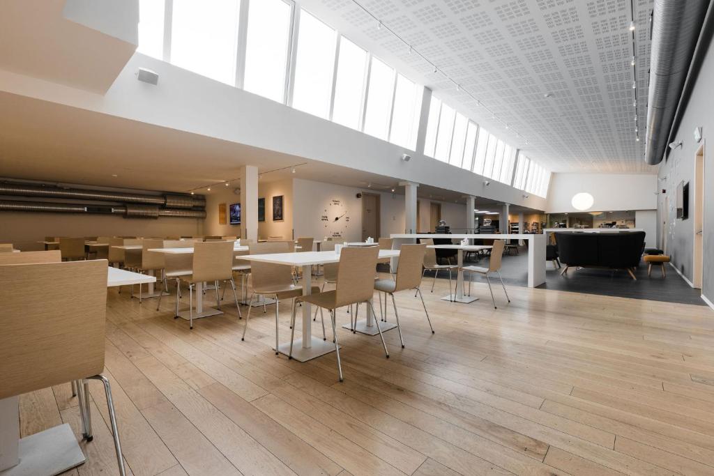 Ontbijtruimte met lichte kleuren