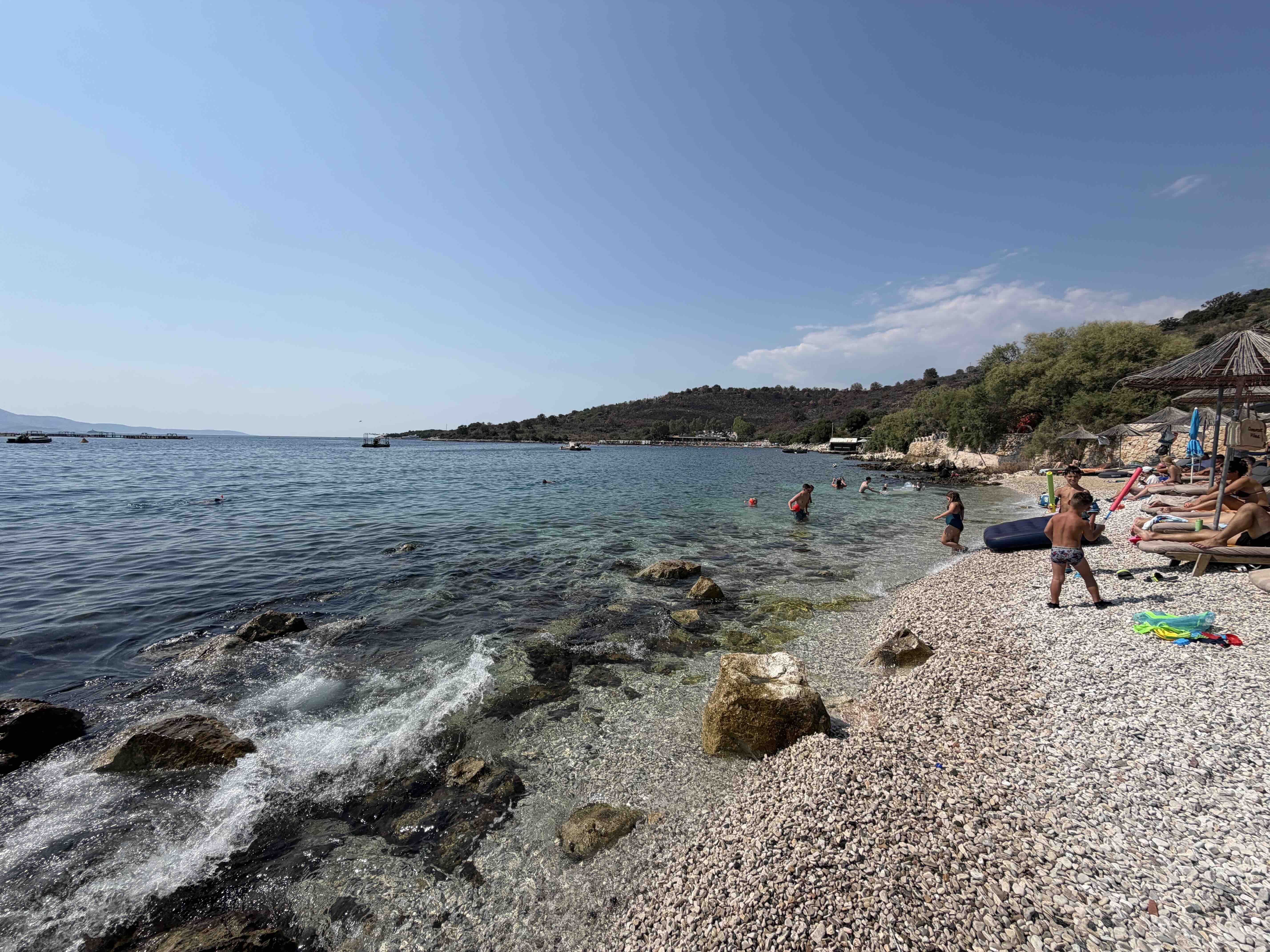 Strand bij Ksamil aan de Albanese kust