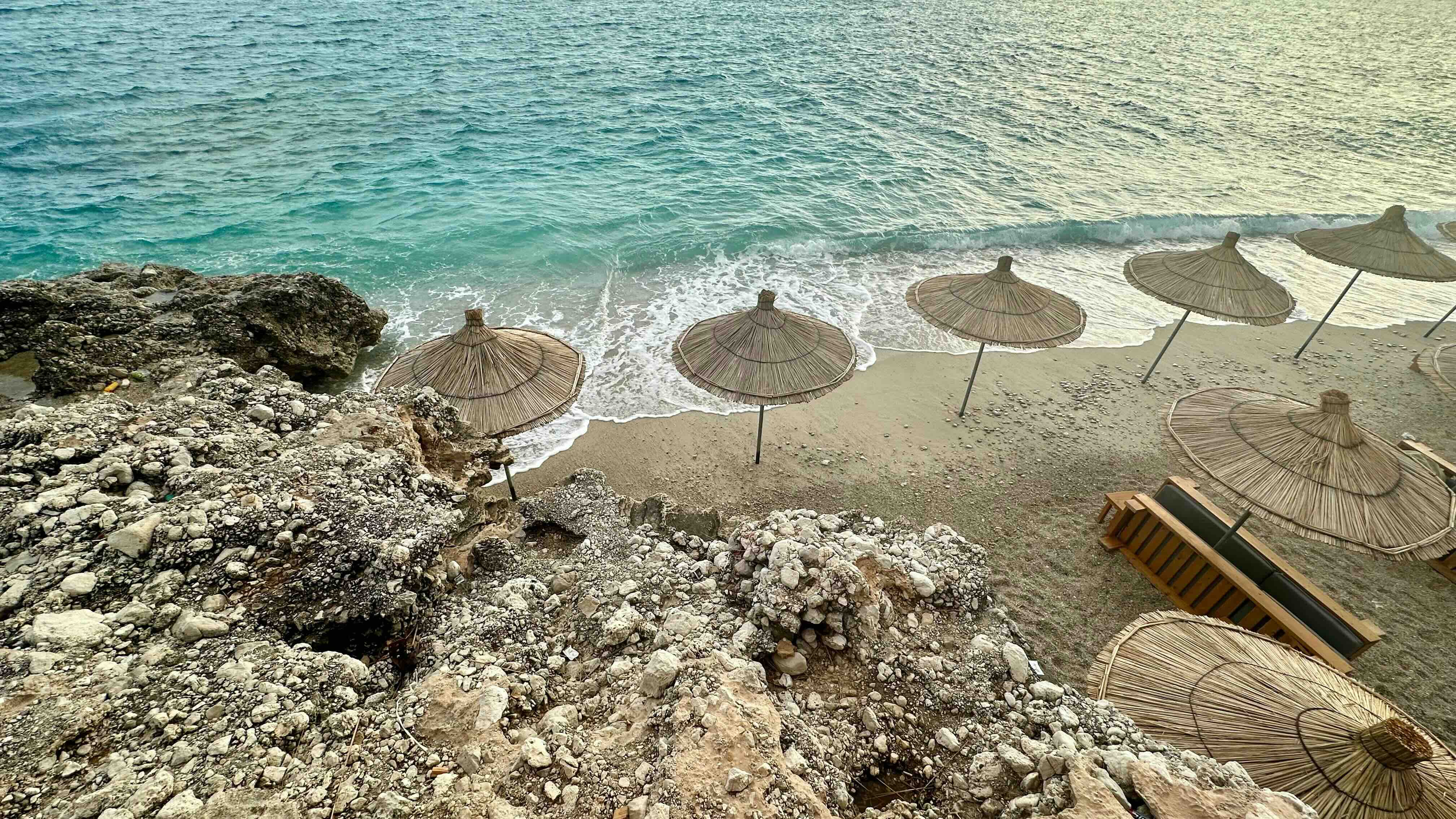 Zonsondergang boven de baai van Sarandë
