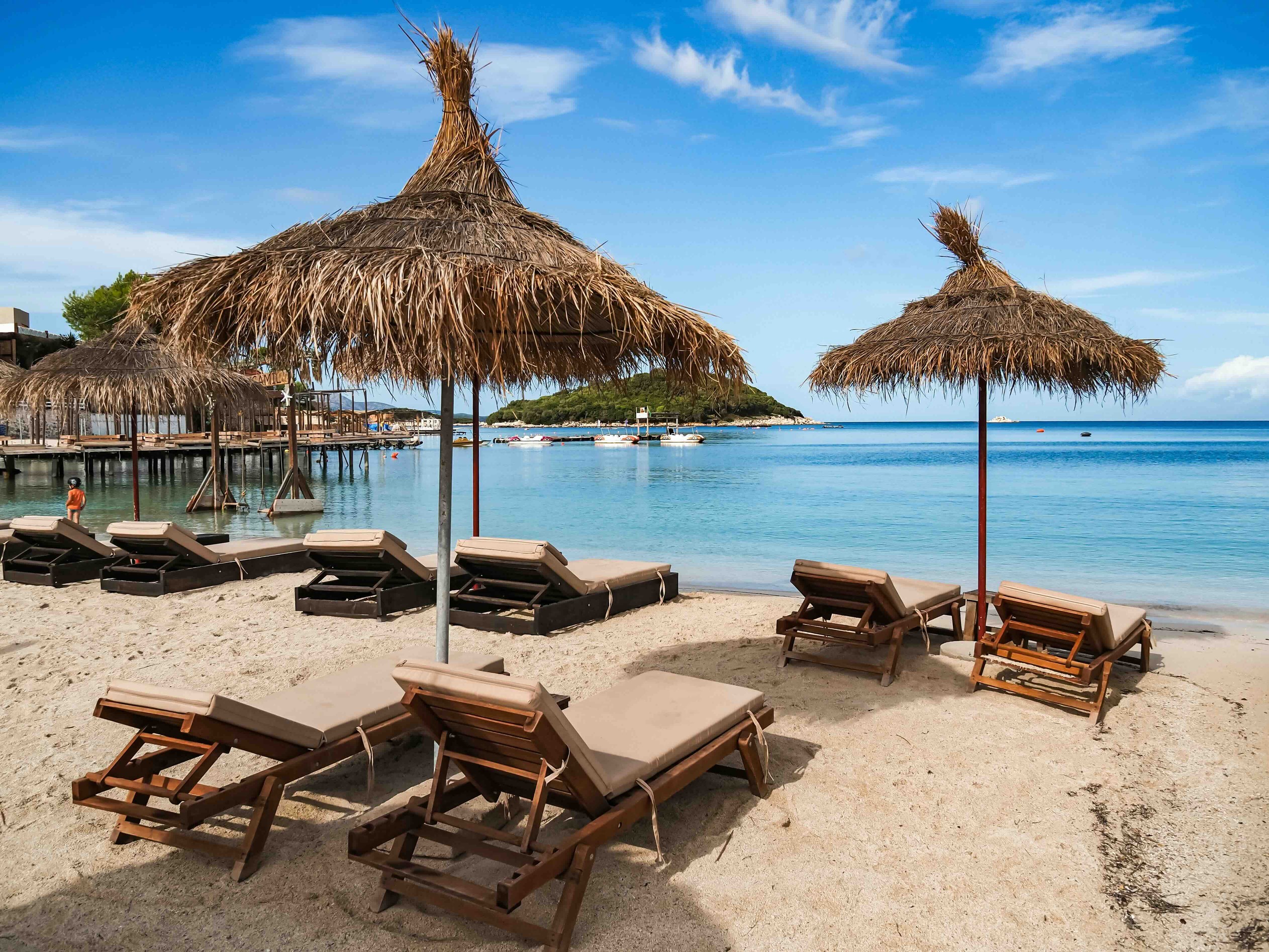 Strand en promenade van Sarandë