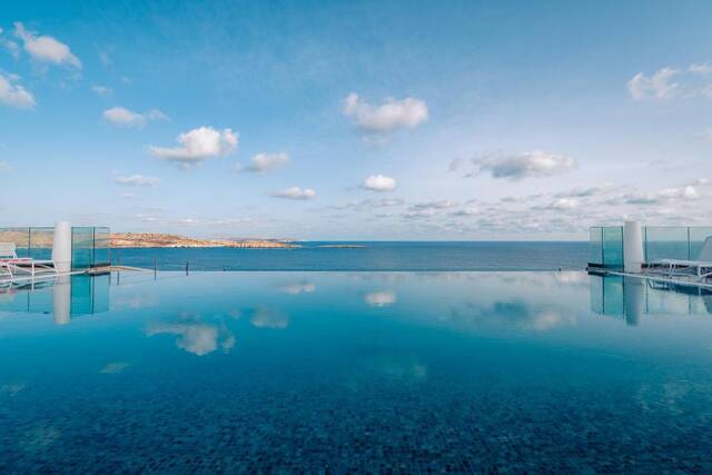Seaview Hotel – rooftop met infinity pool