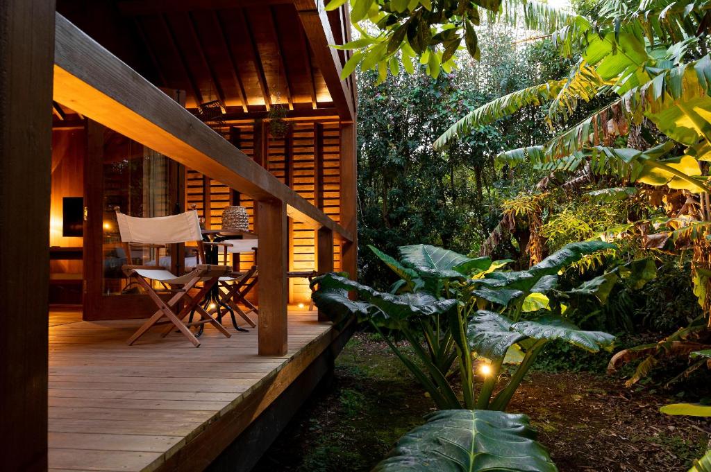 Buitenzwembad en tuin