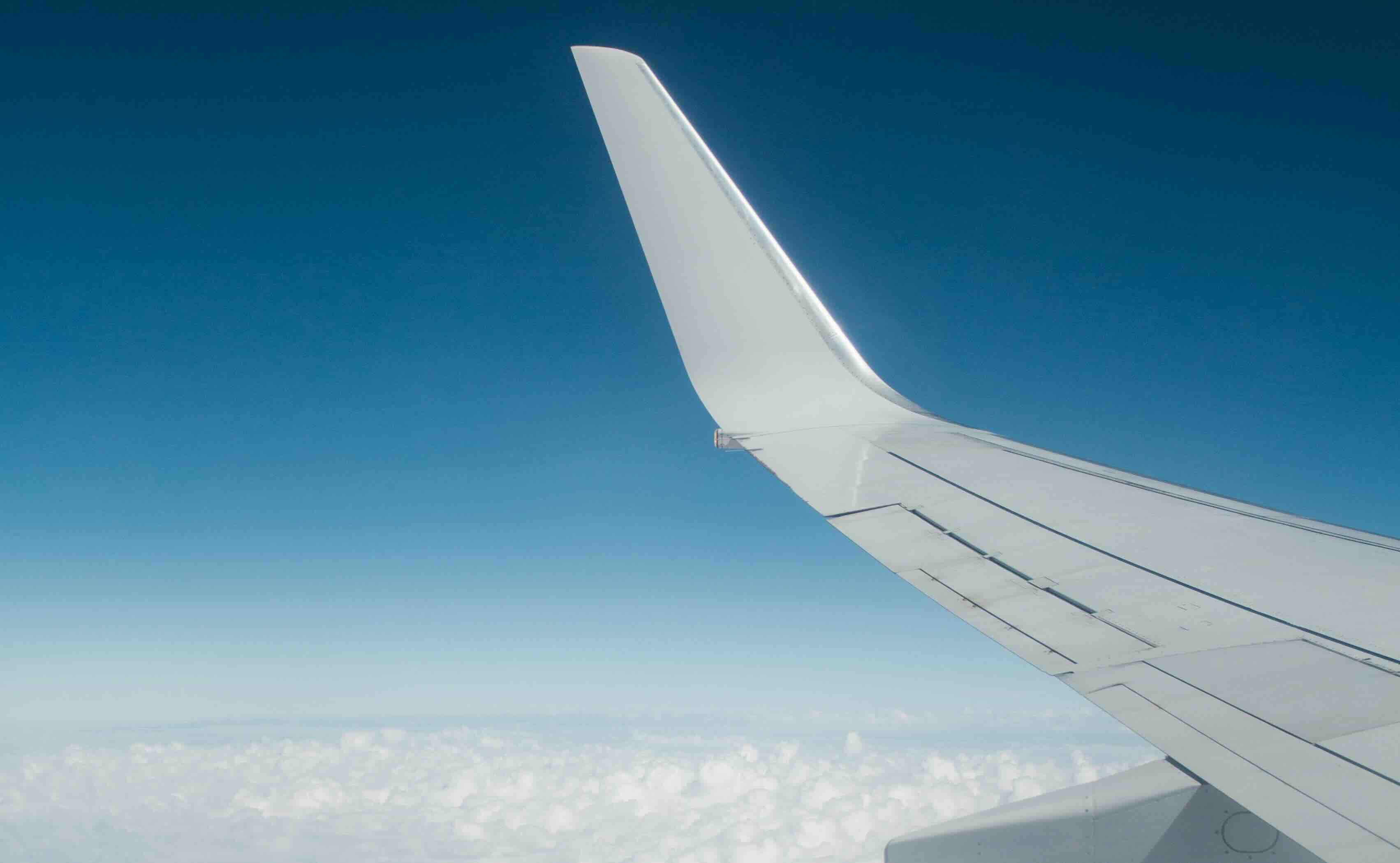 Snelweg en wegwijzers naar TIA