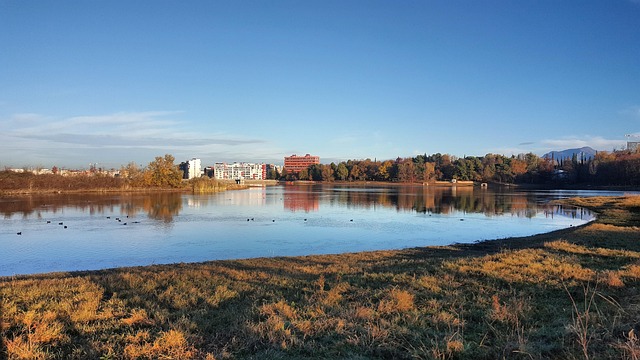 Vertrekhal met passagiers