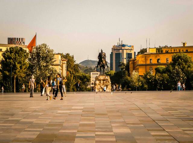 Eerste indruk van Tirana bij aankomst