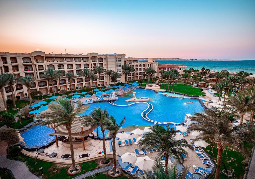 Tropitel Sahl Hasheesh – hoofdfacade & zwembad