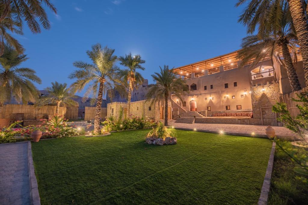 Tuin en zitjes bij Antique Inn Nizwa