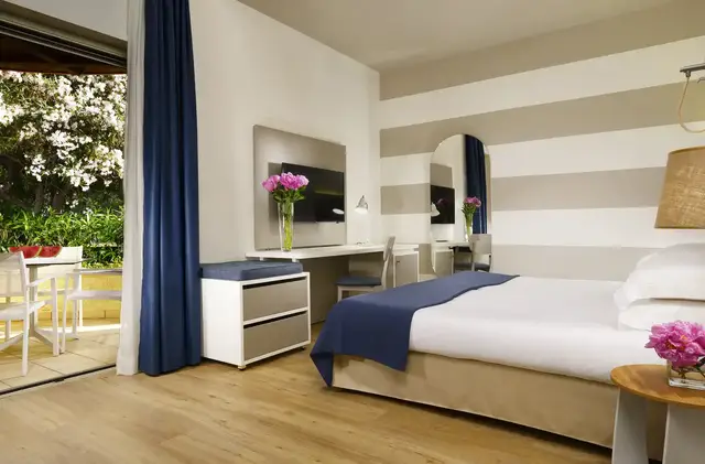 Hotelkamer met balkon