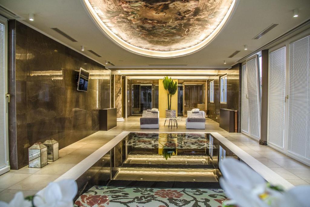 Hotel Villa Pascucci &ndash; zwembad en buitenzijde