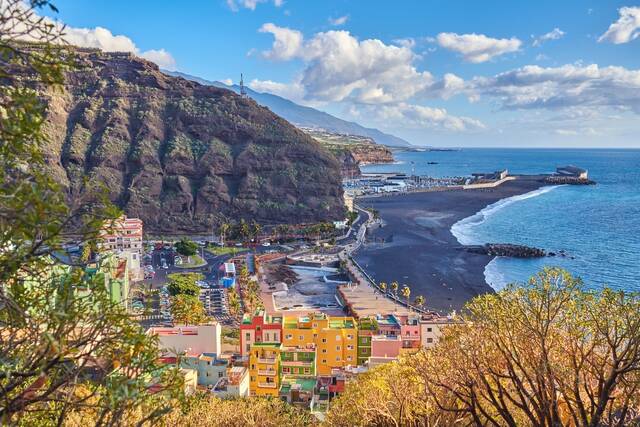 Zwart zandstrand van Puerto de Tazacorte