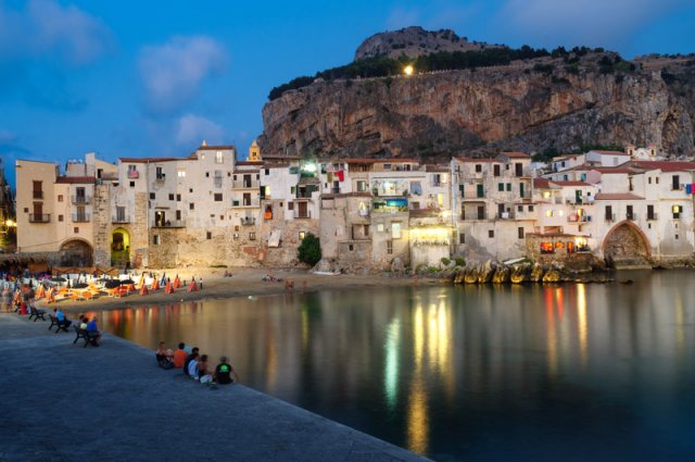 Cefalu in de avond rondreis Sicilië
