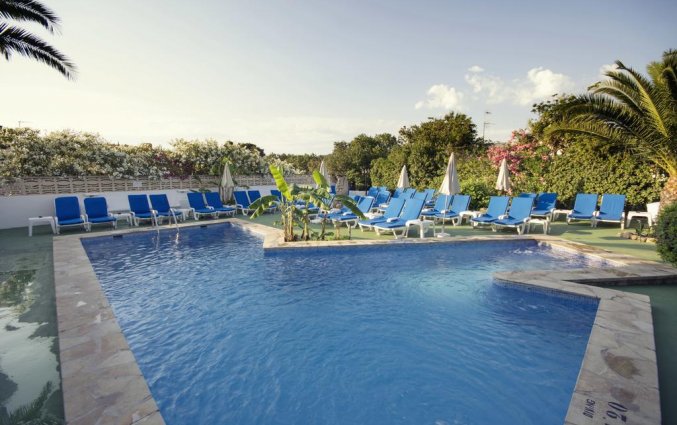 Zwembad van hotel Azuline Galfi