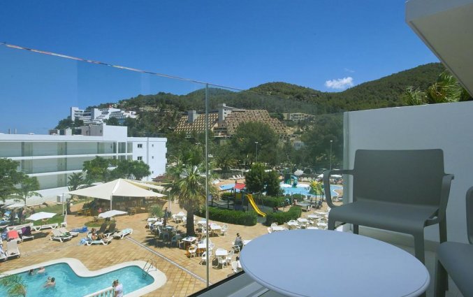 Balkon van Resort Balansat op Ibiza
