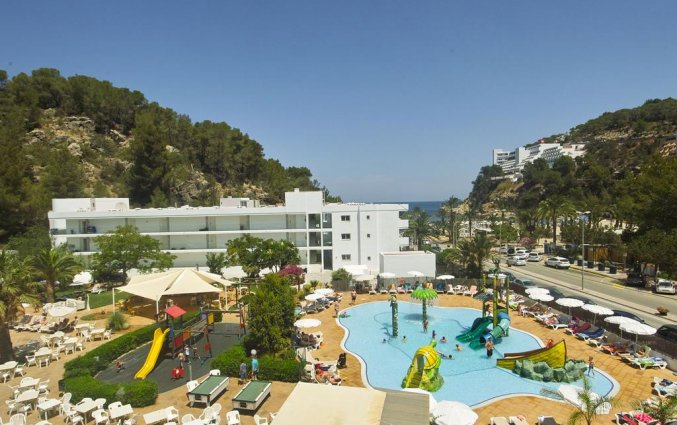 Buitenaanzicht van Resort Balansat op Ibiza