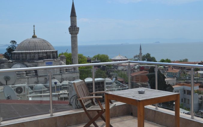 Dakterras met uitzicht van Hotel Art City in Istanbul