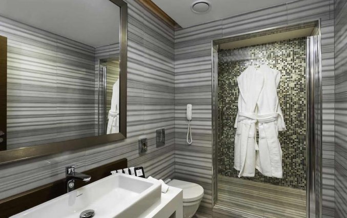 Badkamer van een tweepersoonskamer van Hotel Manesol Boutique Galata in Istanbul
