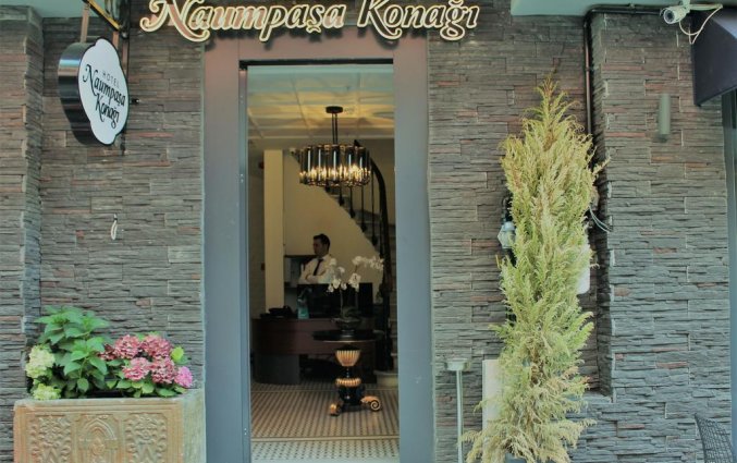 Entree van Hotel Naumpasa Konagi in Istanbul