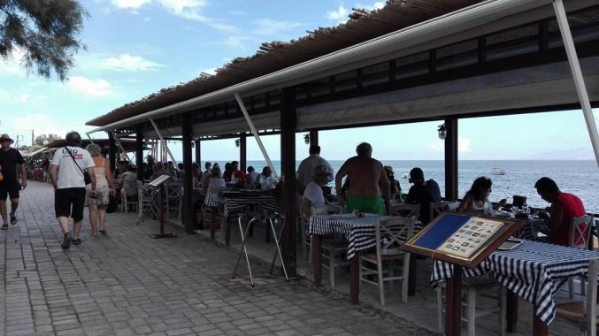 Restaurants naast Hotel Irini's Rooms Fteuora op Santorini