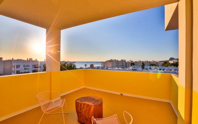 Balkon van een suite van Hotel Paradiso Art op Ibiza