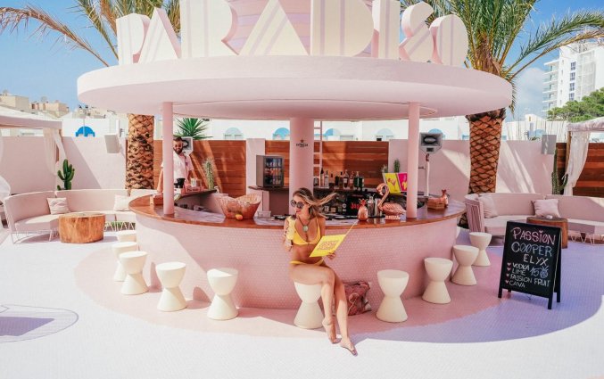 Bar van Hotel Paradiso Art op Ibiza
