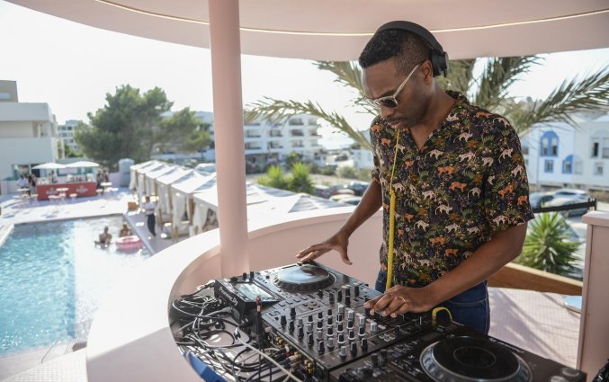 DJ van Hotel Paradiso Art op Ibiza