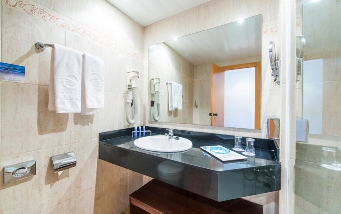 Badkamer van een tweepersoonskamer van Hotel Torre Azul op Mallorca