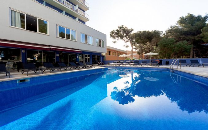 Buitenzwembad van Hotel Torre Azul op Mallorca