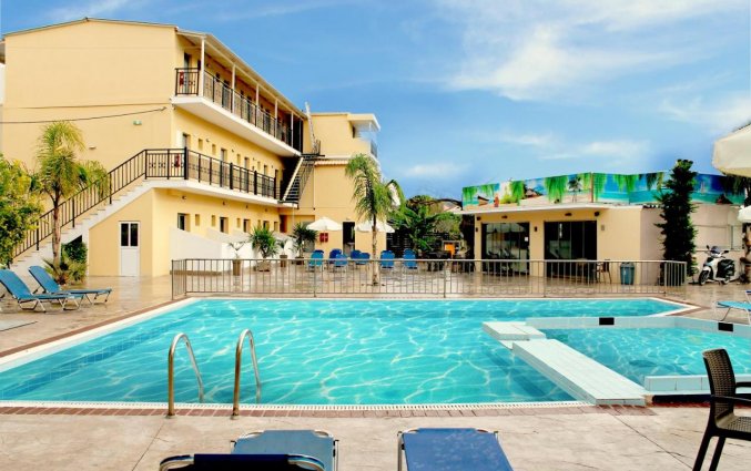 Buitenzwembad van Hotel La Caretta op Zakynthos