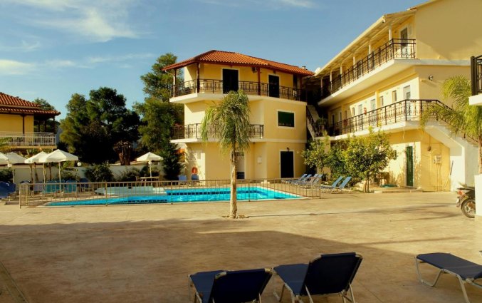 Tuin en gebouw van Hotel La Caretta op Zakynthos