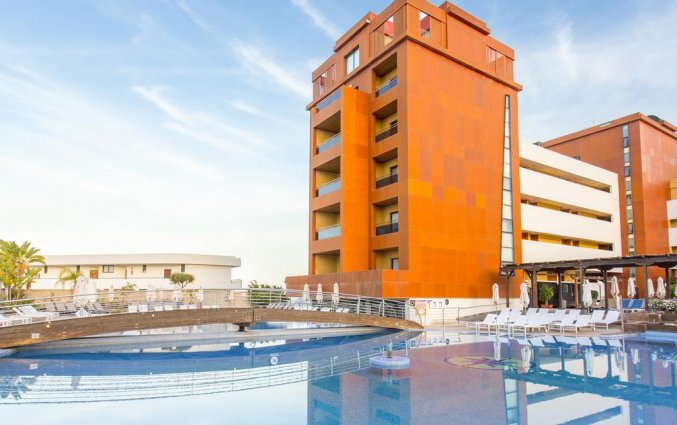 Buitenzwembad van Hotel Be Live Experience La Niña op Tenerife