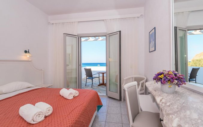 Standaard kamer met tweepersoonsbed van hotel Sunrise Beach op Mykonos