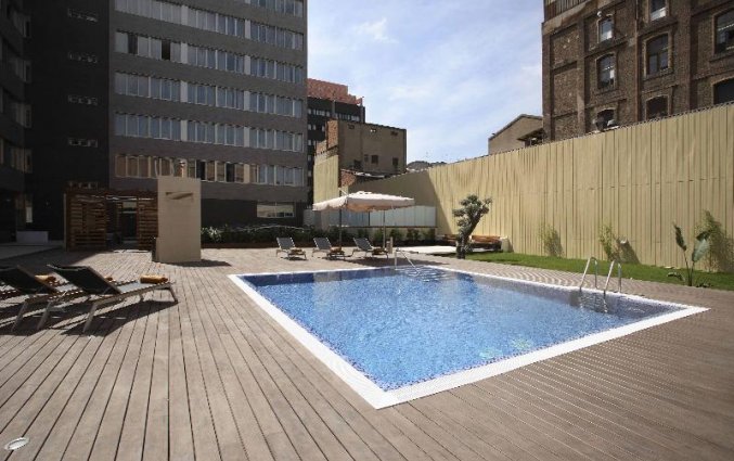Zwembad en terras van Hotel Spa Villa Olimpic@ in Barcelona