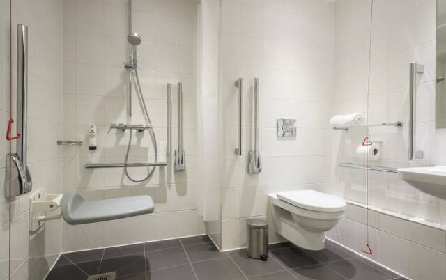 Badkamer van een tweepersoonskamer van Hotel Point A Paddington in Londen