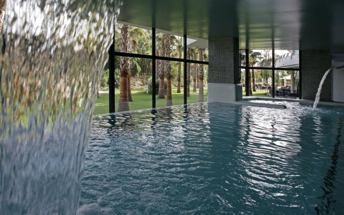 Binnenzwembad van Hotel Senatur Banus Spa aan de Costa del Sol