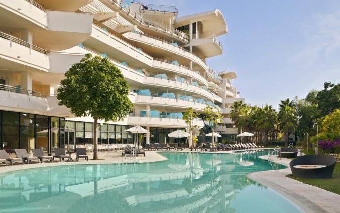 Buitenzwembad van Hotel Senatur Banus Spa aan de Costa del Sol