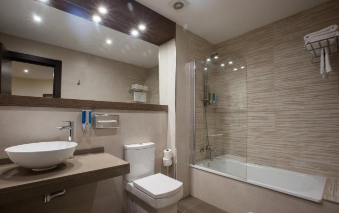 Badkamer van een tweepersoonkamer van Hotel Don Paco in Malaga