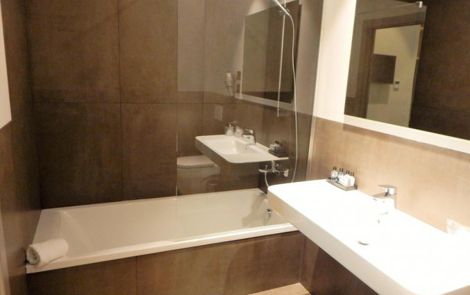 badkamer tweepersoonskamer Hotel Palacete de Alamos