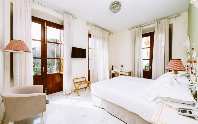 Tweepersoonskamer met aparte bedden van Azz Hotel Doña Manuela in Sevilla