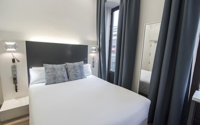 Slaapkamer in Hotel Petit Palace Canalejas in Seville