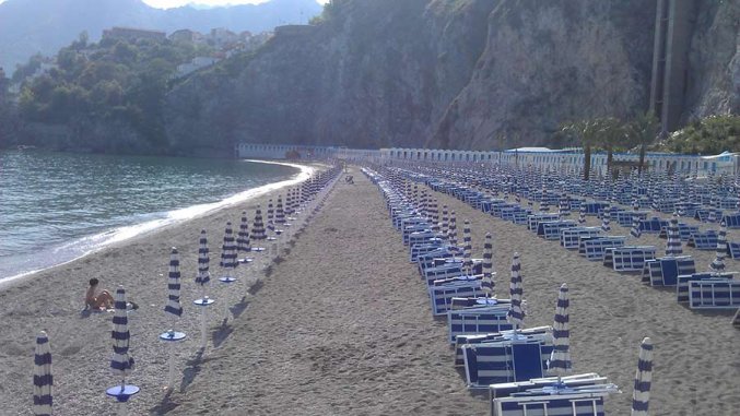 Eigen strand van Hotel Lloyd's Baia in Amalfi
