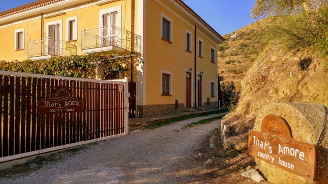 voorkant studio that's amore cilento country house in Amalfi