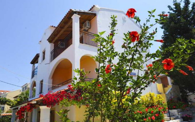 Gebouw van Appartementen Irene Acharavi op Corfu